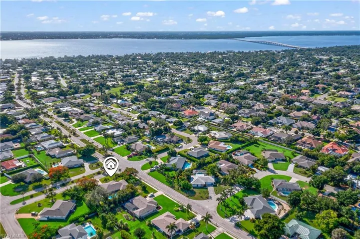 So close to the river, shopping, schools and more!  Easy access to Ft Myers, Cape Coral and the beaches!
