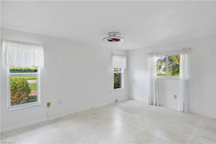 Master room featuring plenty of natural light