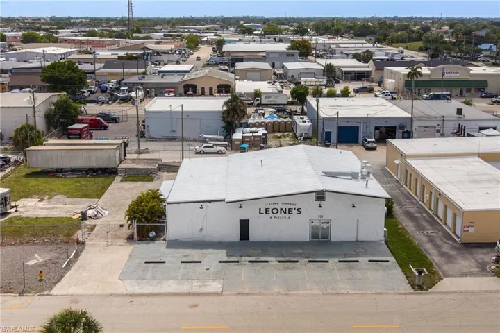 916 Se 14th Ave, Cape Coral, Florida 33990