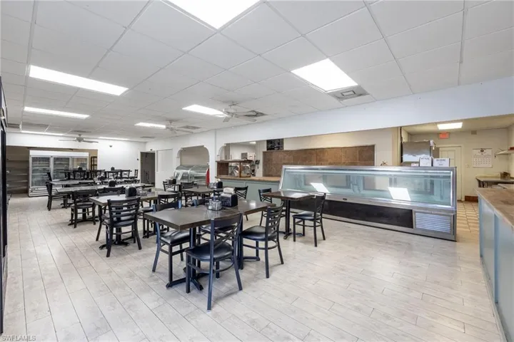 916 Se 14th Ave, Cape Coral, Florida 33990