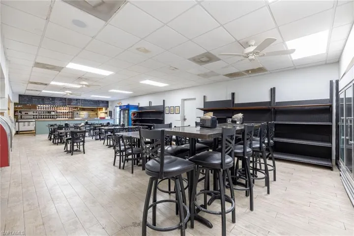 916 Se 14th Ave, Cape Coral, Florida 33990