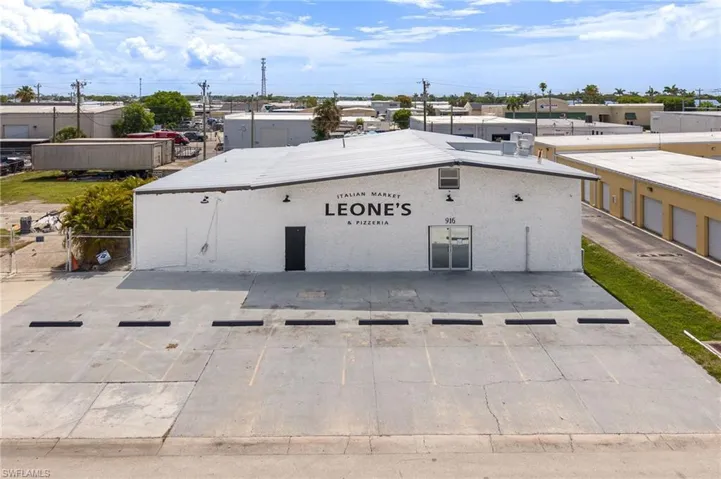 916 Se 14th Ave, Cape Coral, Florida 33990
