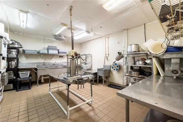 916 Se 14th Ave, Cape Coral, Florida 33990