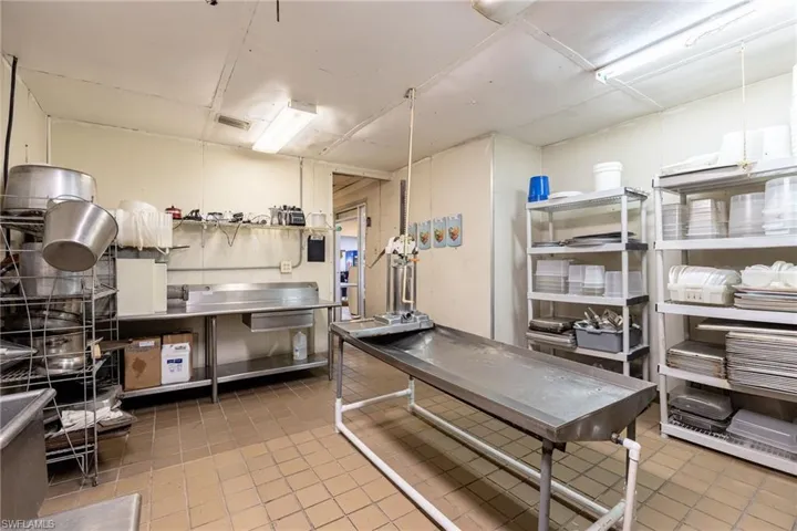 916 Se 14th Ave, Cape Coral, Florida 33990