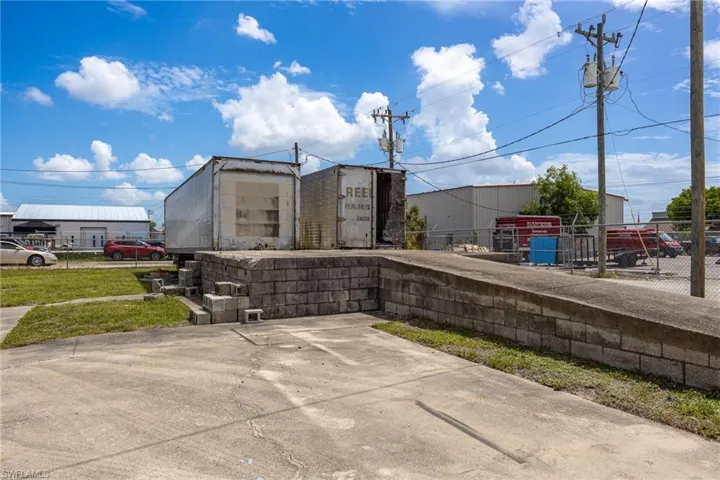 916 Se 14th Ave, Cape Coral, Florida 33990