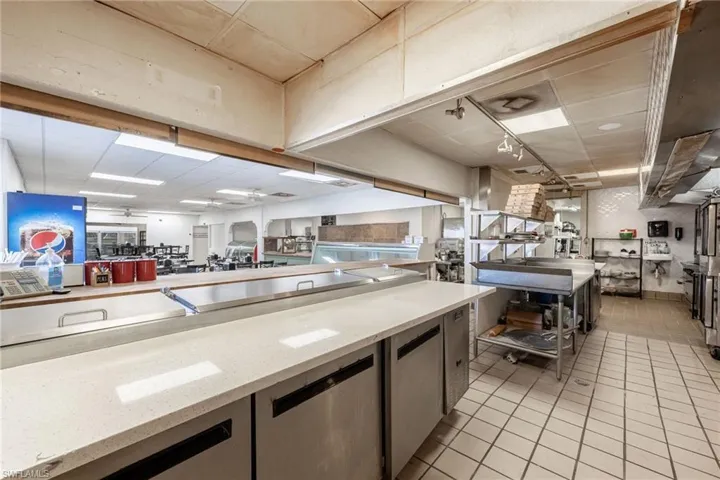 916 Se 14th Ave, Cape Coral, Florida 33990