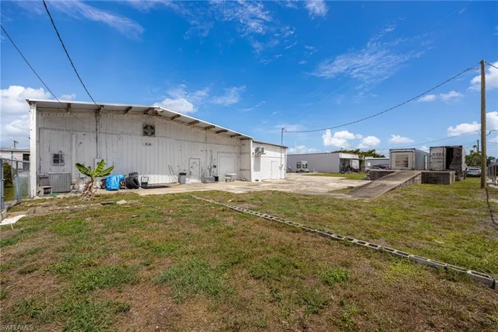 916 Se 14th Ave, Cape Coral, Florida 33990
