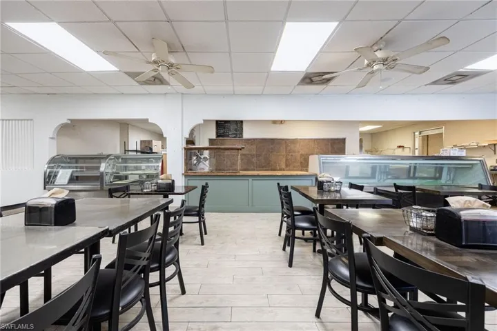 916 Se 14th Ave, Cape Coral, Florida 33990