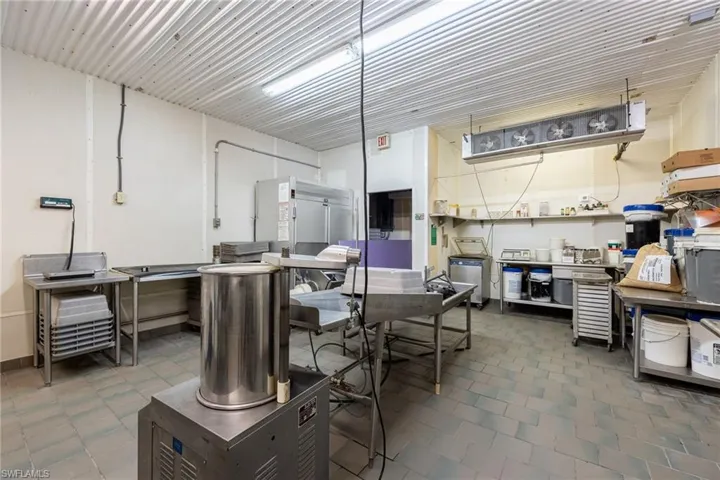 916 Se 14th Ave, Cape Coral, Florida 33990