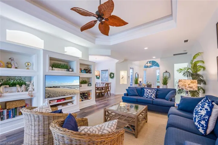 Plenty of space for gathering with family and friends!