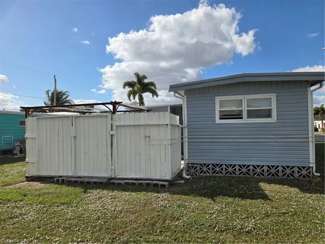 Enjoy AFFORDABLE LIVING in the Sunshine State with an HOA fee of only $185/month