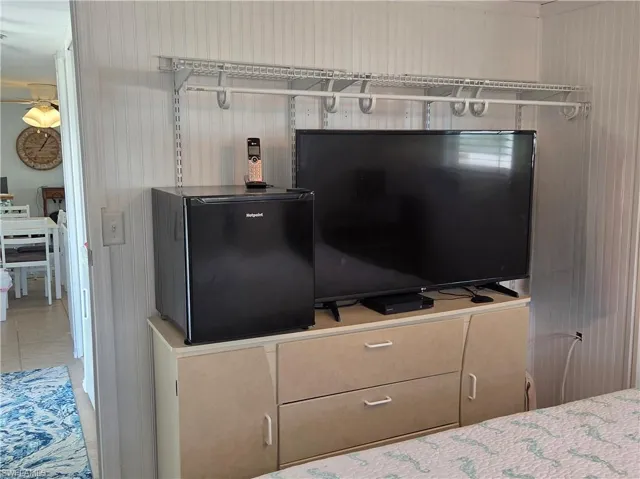 Convenient Split-bedroom floor plan.