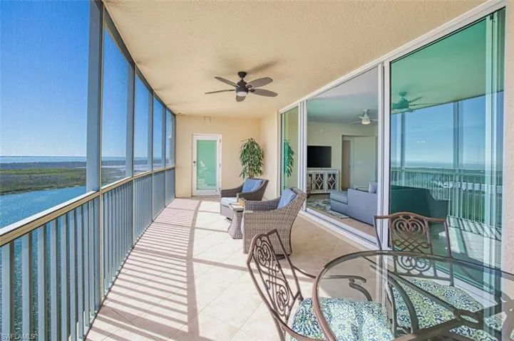 Generous_outdoor_living_space