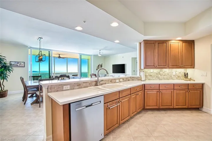 Centralized_KIT_wwood_cabinets