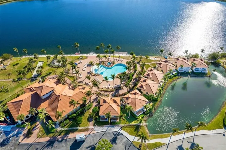 Aerial_over_lakeside_clubhouse