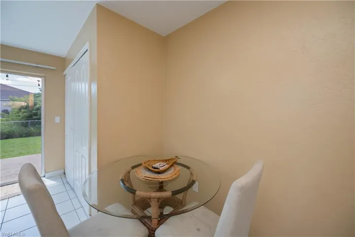 Dining unit 218
