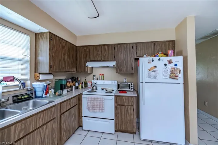 Kitchen unit 220