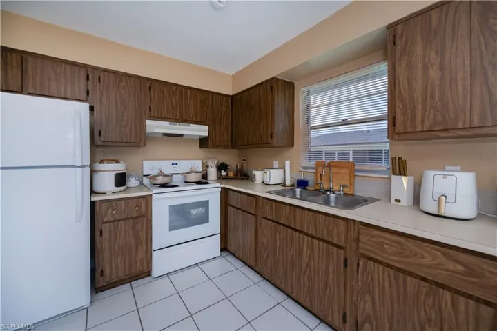 Kitchen unit 218