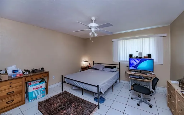Guest bedroom unit 220