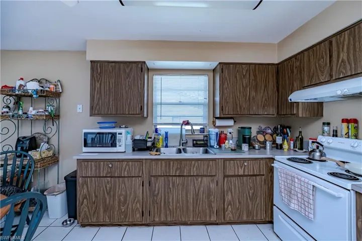 Kitchen unit 220