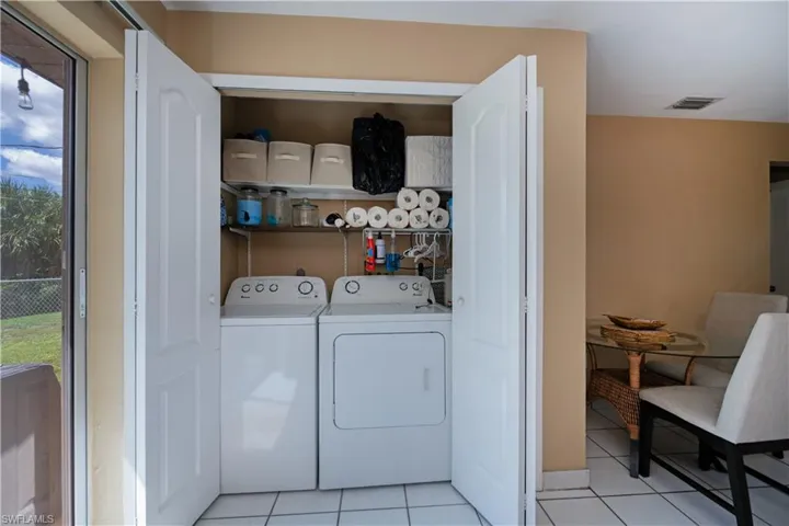 Laundry unit 218