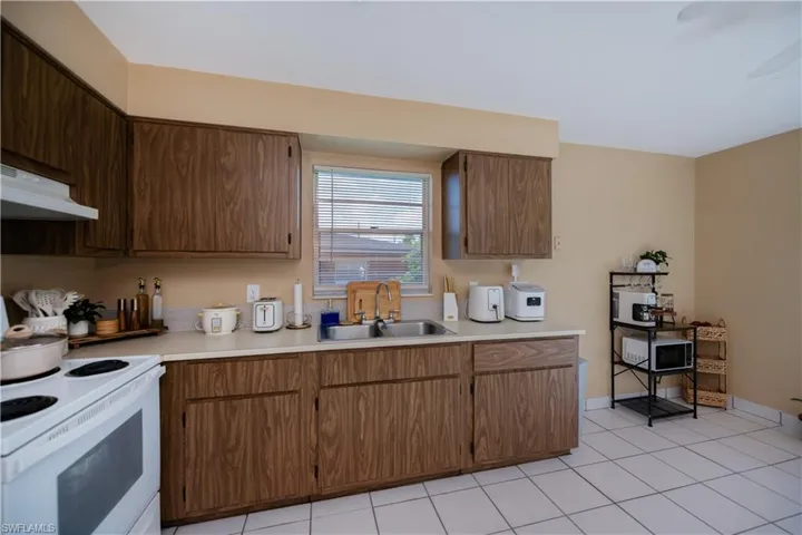 Kitchen unit 218