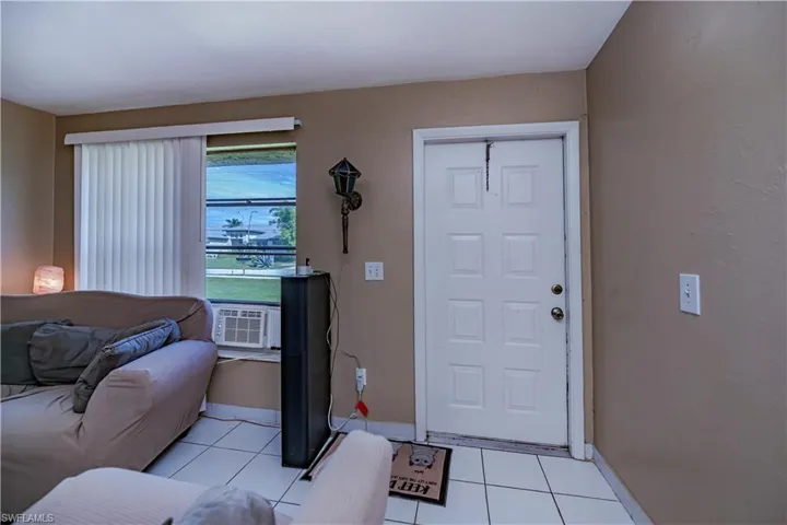 Living room unit 220