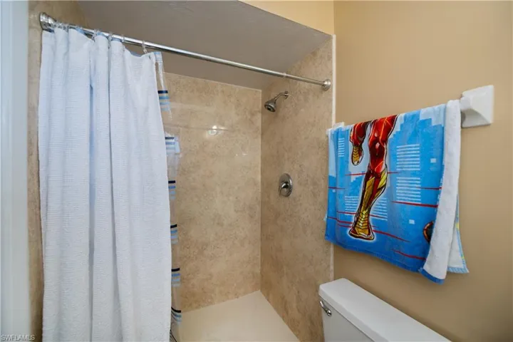 Master Shower unit 218