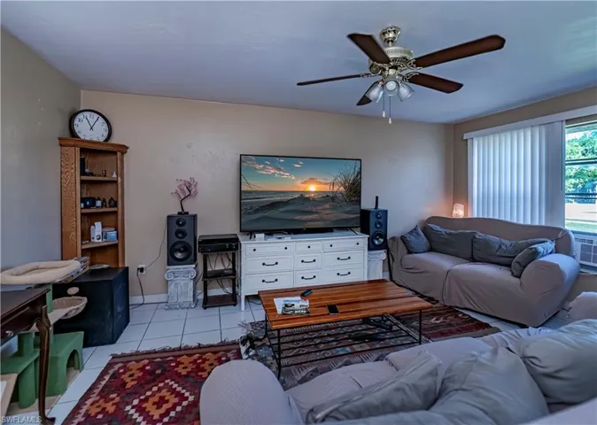 Living room unit 220