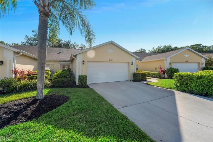 5782  Greenwood  CIR, Naples, FL 34112