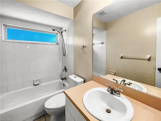 208 SE 17th  ST, Cape Coral, FL 33990