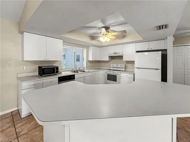 208 SE 17th  ST, Cape Coral, FL 33990