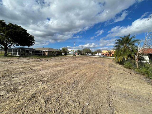 410 NE Van Loon  LN, CAPE CORAL, FL 33909