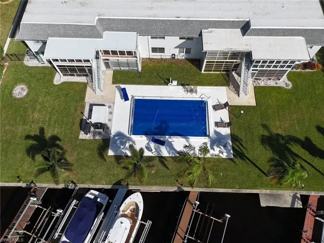 Birds eye view of property