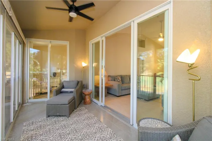 Sunroom / solarium with ceiling fan