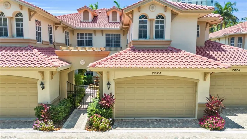 Mediterranean / spanish house with a garage