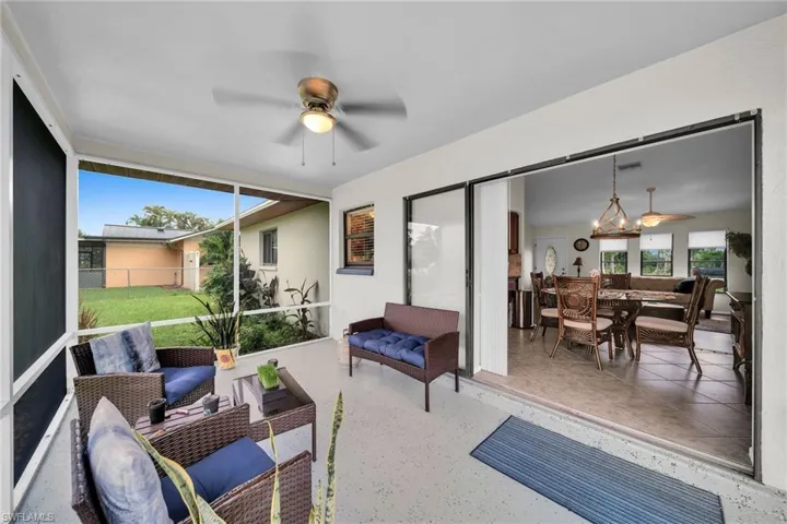 Sunroom with ceiling fan