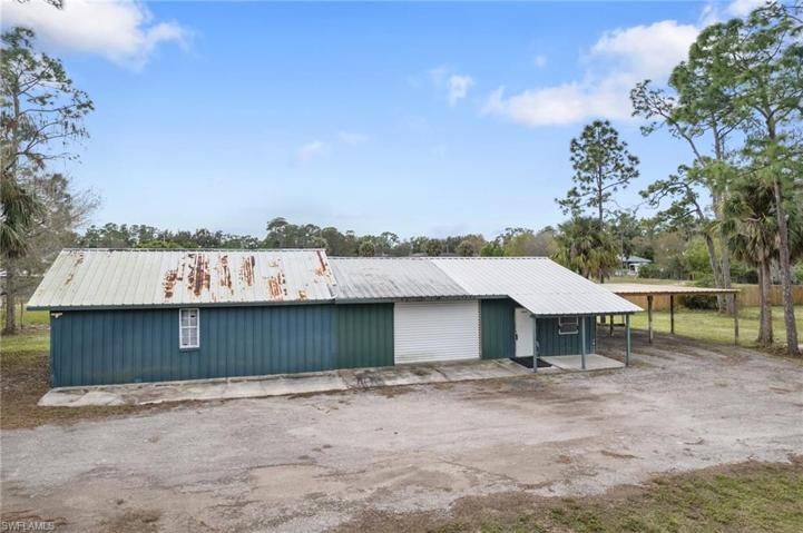 large metal building/ garage & car port