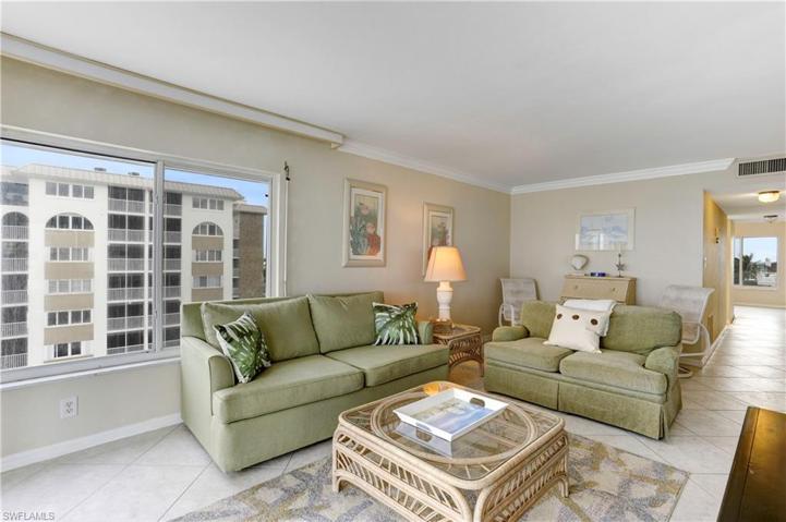 Only the corner units have the additional side windows-abundance of natural light!