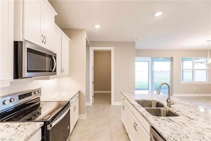 919 Stonewater Lake TER, CAPE CORAL FL 33993