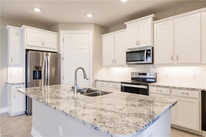 919 Stonewater Lake TER, CAPE CORAL FL 33993