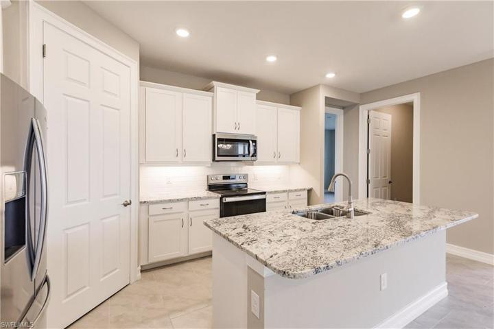 919 Stonewater Lake TER, CAPE CORAL FL 33993
