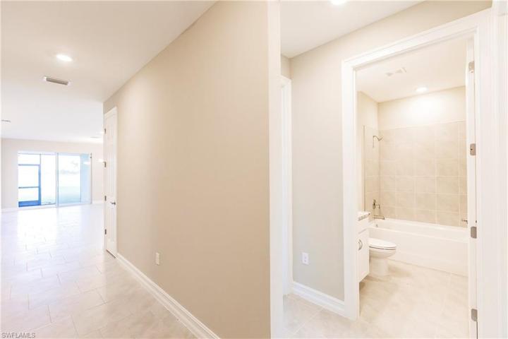 919 Stonewater Lake TER, CAPE CORAL FL 33993