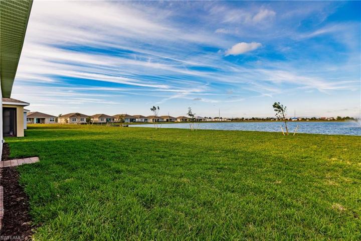919 Stonewater Lake TER, CAPE CORAL FL 33993
