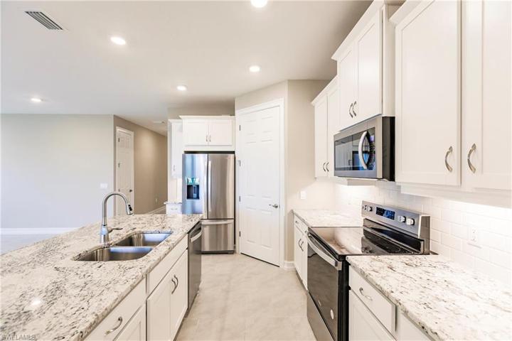 919 Stonewater Lake TER, CAPE CORAL FL 33993