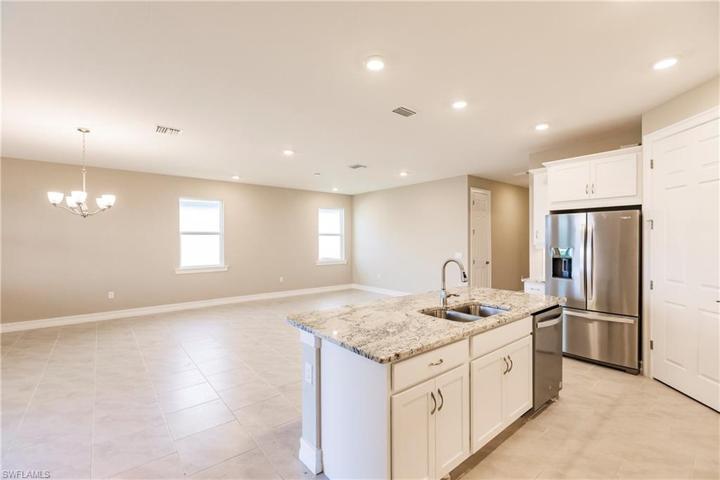 919 Stonewater Lake TER, CAPE CORAL FL 33993