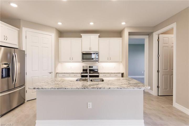 919 Stonewater Lake TER, CAPE CORAL FL 33993