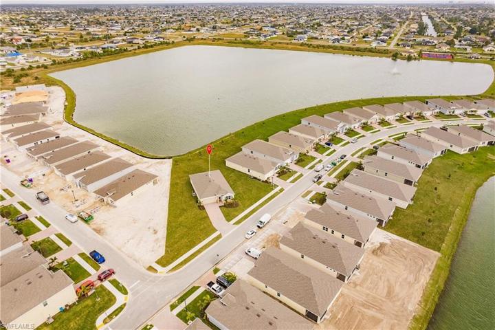 919 Stonewater Lake TER, CAPE CORAL FL 33993