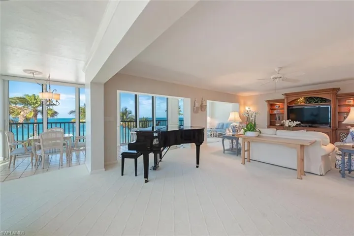 3377 Gulf Shore Blvd N 4d, Naples, Florida 34103