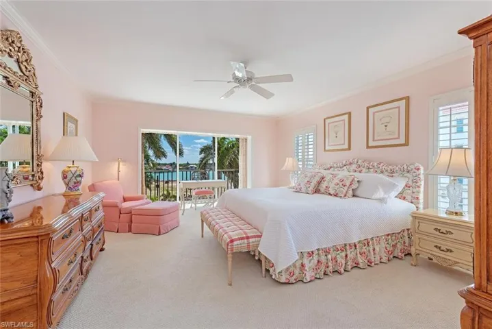 3377 Gulf Shore Blvd N 4d, Naples, Florida 34103